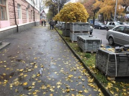 В Запорожье продолжают ремонт тротуаров