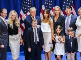 В Сеть просочились сексуальные фото жены и дочерей Трампа