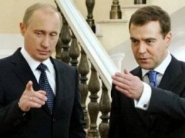 Медведева и Путина ткнули носом в экономику: кризис, середина шторма