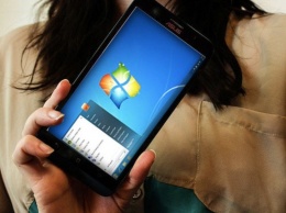 Разработчик на смартфоне ASUS Zenfone 2 сумел запустить Windows 7