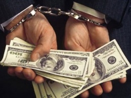 В Херсоне дело полицейского, вымогавшего взятку в 1 тыс. долларов, направлено в суд