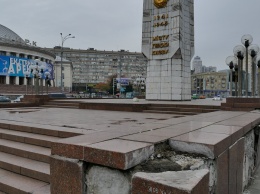 После реконструкции проспекта Победы стал рушиться обелиск в честь Киева