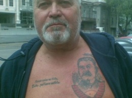 Голый одессит с портретом Сталина на груди шокировал прохожих (ФОТОФАКТ)
