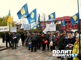 "Русский язык - оружие в руках Москвы!" - митинг в центре Киева