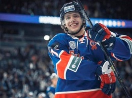 Хоккеист Артемий Панарин отметился первой дракой в НХЛ