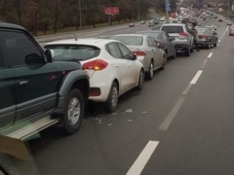 Масштабное ДТП в Киеве. У Дарницкого моста авария из 10 авто