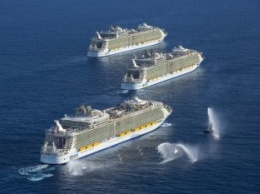 Три крупнейших круизных лайнера Royal Caribbean впервые засняли вместе