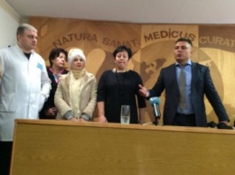 Врачей и пациентов больницы на окраине Мариуполя снова уговариали "сдаться" МВД (ФОТО)