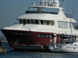 Знаменитую яхту сына Януковича выставили на продажу. Фото