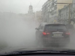 Центр Киева затопило горячей водой (фото)