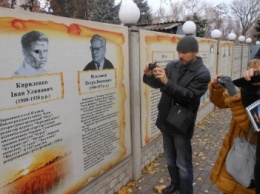 В Павлограде вандалы изрезали писателей расстрелянного возрождения