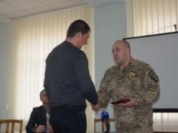 Мариупольца наградили медалью «Защитник Отчизны» (ФОТО)