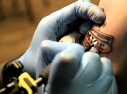 В Новокузнецке водитель ППС оштрафовал тату-мастера и продал конфискованное обородувание