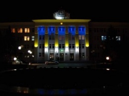 Желание городского головы Бердянска украсить здание исполкома национальной символикой сбылось
