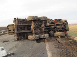 На трассе "Оренбург-Самара" столкнулись два грузовика