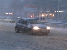 Зима в ноябре: в Киев ворвалась снежная стихия