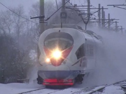 Из-за снега некоторые поезда задерживаются на 3 часа - УЗ