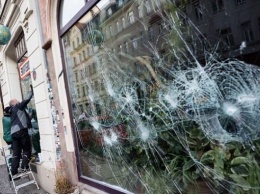 В центре Запорожья ловили хулиганов, разбивших витрину