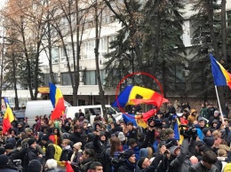 В Кишиневе после победы на выборах проросийского Додона вспыхнули протесты