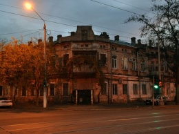 На развалинах Молдаванки: ветхие крыши, стены на подпорках и разруха во дворах