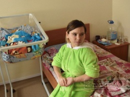 В Запорожье маленькая мама и ее новорожденный кроха остались без крыши над головой