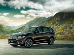 Новый внедорожник BMW X5 впервые показал себя в движении на видео