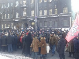 Протесты в Киеве: митингующие пытались пронести травматическое оружие