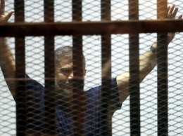 Свергнутому президенту Египта отменили смертный приговор