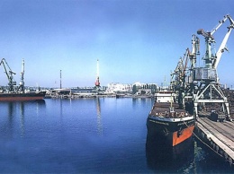Работники Николаевского порта потребовали уволить министра Омеляна и свое руководство