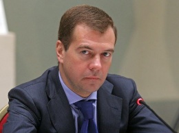 Медведев научился спать стоя (ФОТО)