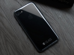 GLASS: первый в мире стеклянный чехол для iPhone 7 в цвете «черный оникс» [видео]