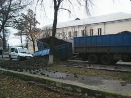 Прицеп со свеклой перевернулся в Кировоградской области