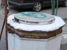 Одесские рабочие испортили краской мраморный памятник истории (ФОТО)