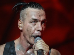 Вокалист Rammstein Тилль Линдеман посетил закрытые чтения своих стихотворений в Москве