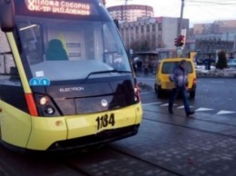Во Львове новый трамвай на Сихов уже попал в ДТП