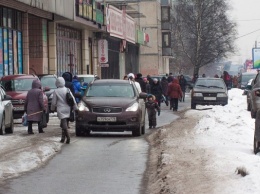 Житель Санкт-Петербурга с коляской не дал женщине проехать по тротуару