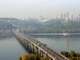 В субботу ограничат движение на съезде с моста Патона