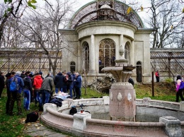 В оранжерее Маразли прошел субботник: одесситы надеются на восстановление памятника архитектуры