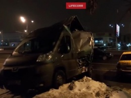 Украинец на фуре протаранил шесть машин в Москве: опубликовано видео