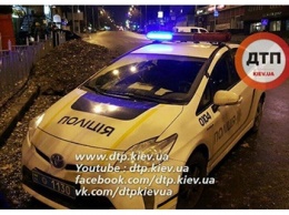 В Киеве пьяная компания избила девушку-полицейскую на месте ДТП