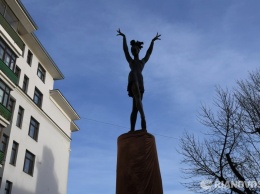 Майя Плисецкая парит над Москвой. Легендарную балерину увековечили скульпторы