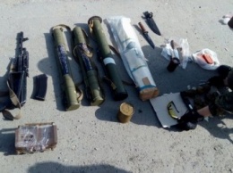 На блокпосту в Запорожской области задержали военного, незаконно перевозившего оружие