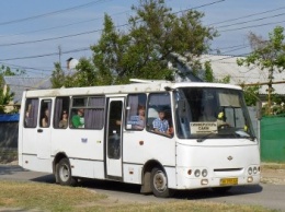 Симферопольской транспортной компании запретили возить пассажиров из столицы Крыма в Саки и еще по 10 маршрутам