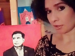 Эпатажная художницца нарисовала грудью портрет Саакашвили