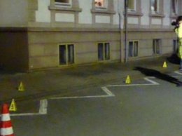 В Германии мужчина привязал женщину к автомобилю и тащил по улицам