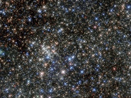 Орбитальный телескоп «Хаббл» сделал четкие фото звездного скопления Quintuplet