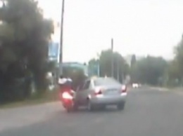 ДТП в Ахтырке: 16-летний водитель мопеда врезался в Geely. ВИДЕО аварии
