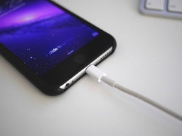 Пользователь iPhone был арестован за незаконную зарядку своего смартфона в поезде