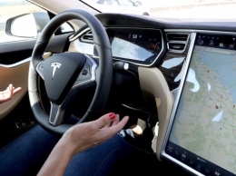 Tesla показала новый автопилот в действии