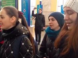 В Харькове подхватили песенный флешмоб и исполнили советскую песню (Видео)